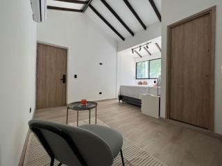 Stylish 5-BR Apartment in Medellín's Trendiest Spot, Walk Everywhere! - 5