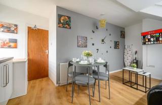 Modern 1BR Apartment - 7