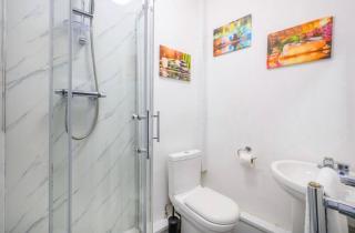 Modern 1BR Apartment - 3