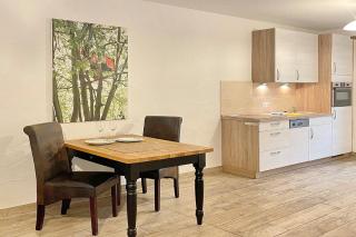 Laubhütte Baum 1 - 6