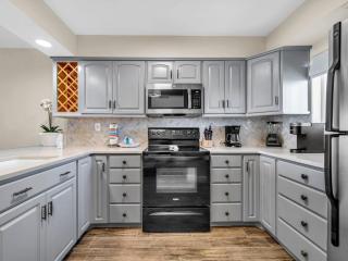 Destin on the Gulf 403 - This is a beautiful beach front condo with a great view of the gulf - 4