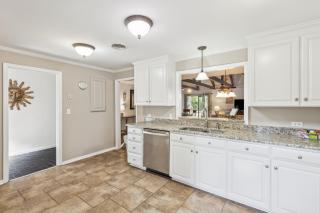 517 Queens Grant - 3