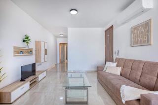 Bright 2BR Stay Sea Views from the Balcony - 9