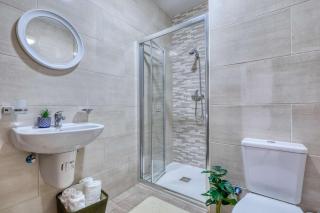 Bright 2BR Stay Sea Views from the Balcony - 3