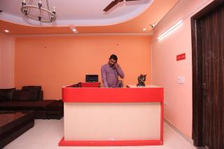 Hotel O by OYO Golden Palace - 1