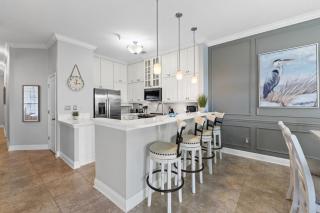 Bayfront Escape with Balcony, Downtown & Dining Walkable - 6