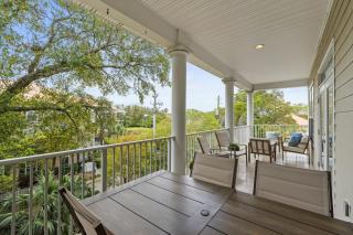 Bayfront Escape with Balcony, Downtown & Dining Walkable - 5