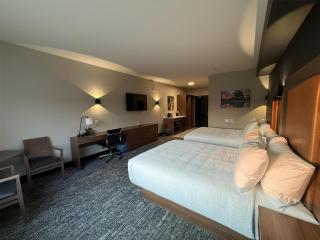 Best Western Plus Neepawa Hotel - 2