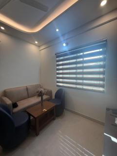 HSR Executive Home with Fast WiFi and Work Desk - 9