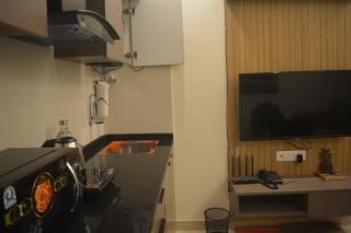 HSR Executive Home with Fast WiFi and Work Desk - 1