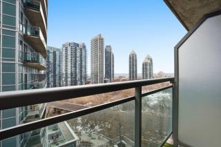 Sky-High Parklawn 2BR Light-Filled City Views - 4