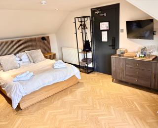 Large Suite in ApartNest Auchterarder - 9