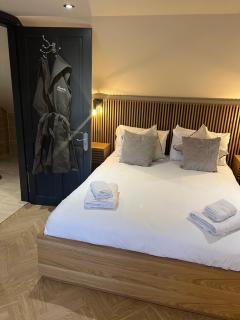 Large Suite in ApartNest Auchterarder - 6