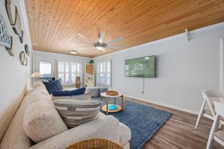 Grove Cove - 1'5 Blocks from Beach- Dog Friendly - 1