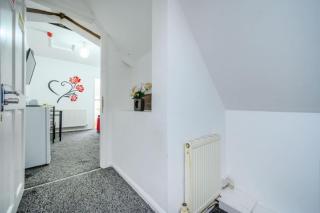 RB1GH- Cosy & Well designed Room - 5