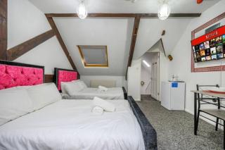 RB1GH- Cosy & Well designed Room - 4