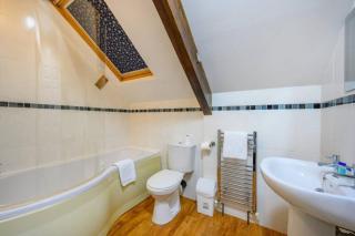 RB1GH- Cosy & Well designed Room - 3