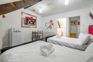 RB1GH- Cosy & Well designed Room - 1