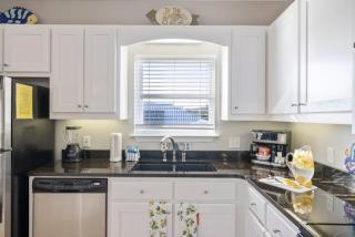 Walk to Beach, Gameroom, Golden Hour Getaway, Laguna Beach - 7