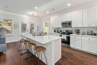 The Cozy Vibes-6 beds-Fenced in Backyard - 2