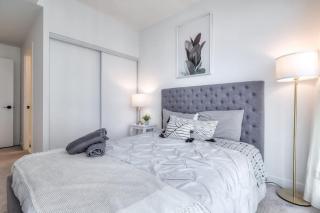 Urban Down Town 2BR plus Den Condo with Parking - 8
