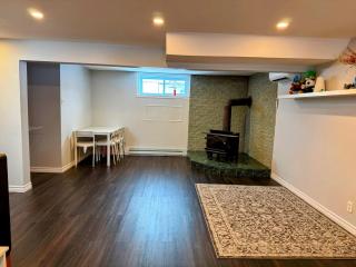 Family Home Pool and Yard in Saint-Constant - 4