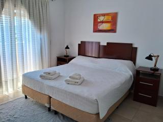 Dpto amplio 2 hab, Cochera, Macrocentro - 6