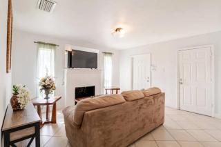 Beautiful home in West Palm - 5 min to Airport - 7