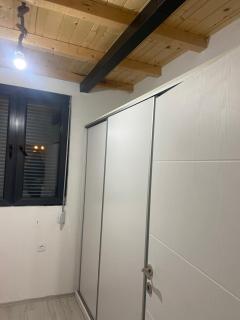 2-Bedroom House Near Airport - 6