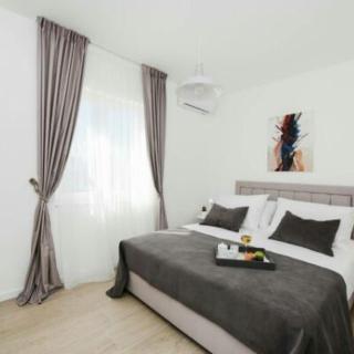 Anica Sea front Center Luxury - 3