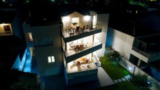 Anica Sea front Center Luxury - 2