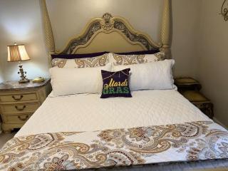 Mardi Gras Suite at NOLA Rendezvous, waterfront - 7