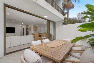 Stunning Main Beach Apartment - Ground Floor, WiFi - 0