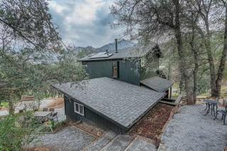 Entire Sequoia Cabin Compound l Walkable to the Park - 6