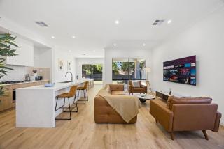 Fulham Riverside Retreat 4BR New Home - 0