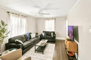 Home with fenced yard, deck and porch in DT Libertyville Near Naval Base - 0