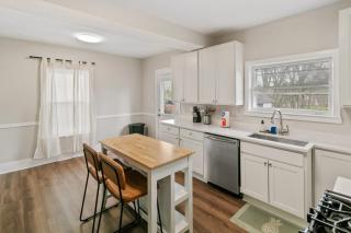 Home with fenced yard, deck and porch in DT Libertyville Near Naval Base - 3