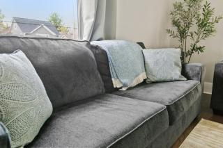 Home with fenced yard, deck and porch in DT Libertyville Near Naval Base - 1