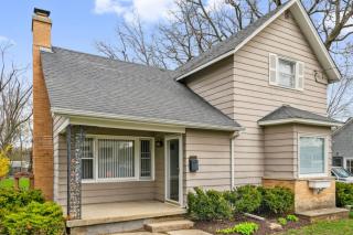 Cozy 3 bedroom in DT Libertyville Near Naval Base - 2