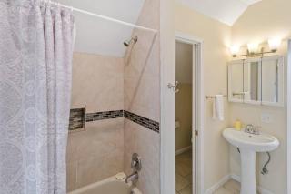 Great for families DT Libertyville Near Naval Base - 8