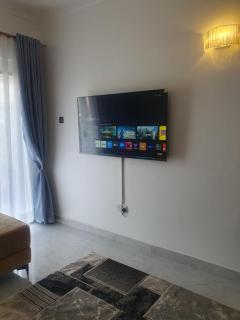 Two Bedrooms Apartment, located between kajjansi and kitende, with one bathroom, a living room, fully furnished kitchen, patio, free wifi, free parking space - 4