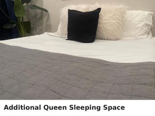 City Chic Retreat Experience the Best of Urban Living! - 3