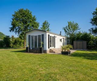 'Langs de Kleine Haven', Sfeervol Chalet op 5 Sterren Vakantiepark De Kuilart - 0