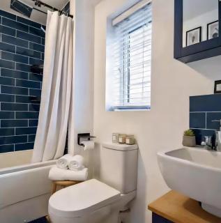 Your Versatile Luxury - Space for All- Sleeps 10 - 1