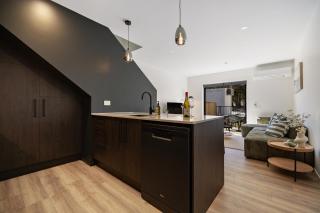 Remarkable View Retreat, Queenstown - with parking - 3