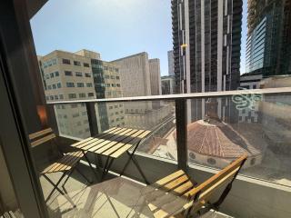 Sleek Downtown Studio Pool & Gym - 0