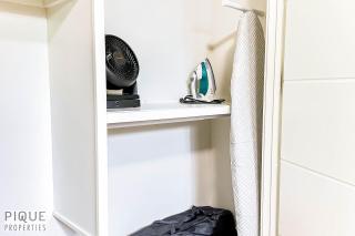 Modern Haven - Queen Bed - Wifi - Near Rogers and WEM! - 2