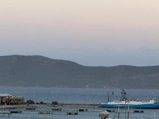 Fully Equipped 2 Bedroom Apartment - Balcony & Fast WiFi - 8