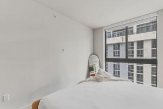Central Downtown Condo with Pool & Gym - 3