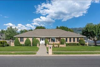 Cherry Hill Retreat w Hot Tub and Close to SLC - 9